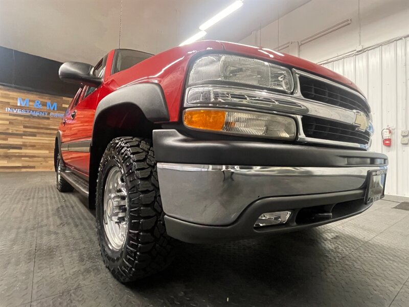 2005 Chevrolet Suburban 2500 LS 4X4 / 8.1L V   - Photo 10 - Gladstone, OR 97027