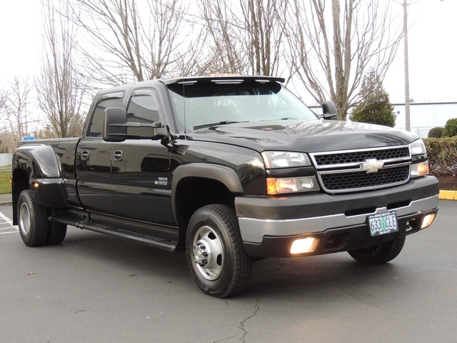 2006 Chevrolet Silverado 3500 LT / 4X4 / 6.6L DURAMAX / Dually / ALLISON / 1-TON   - Photo 2 - Portland, OR 97217