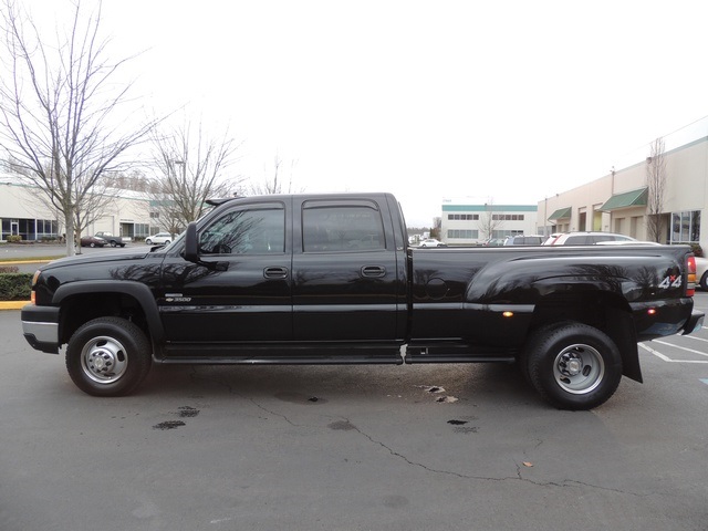 2006 Chevrolet Silverado 3500 LT / 4X4 / 6.6L DURAMAX / Dually / ALLISON / 1-TON   - Photo 3 - Portland, OR 97217