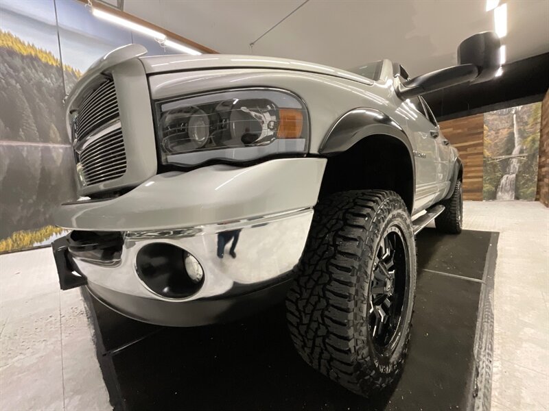 2003 Dodge Ram 2500 Laramie 4X4 / 5.9L DIESEL / 6-SPEED / LIFTED  / 1-OWNER / Leather & Heated Seats / Backup Camera / Rear Airbags / LIFTED w. 35 " WRANGLER TIRES & 20 " FUEL WHEELS - Photo 27 - Gladstone, OR 97027