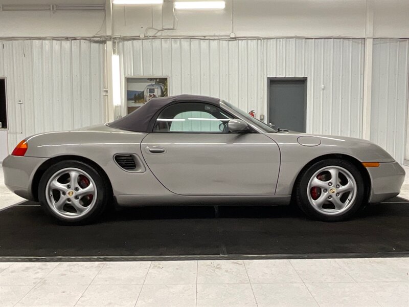 1998 Porsche Boxster 2dr Convertible / 2.5L V6 / 5-SPEED / 104,000 MILE  /LOCAL CAR / NEW CONVERTIBLE TOP / VERY WELL KEPT & SUPER CLEAN !! - Photo 4 - Gladstone, OR 97027