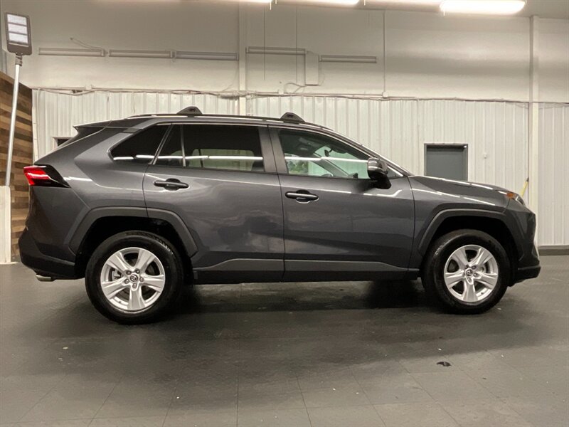 2021 Toyota RAV4 XLE Sport Utility AWD / 1-OWNER/ 15,000 MILES   - Photo 4 - Gladstone, OR 97027