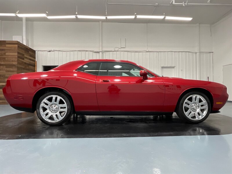 2010 Dodge Challenger SE Coupe 2Dr / 3.5L V6 HO / Excel Cond   - Photo 4 - Gladstone, OR 97027