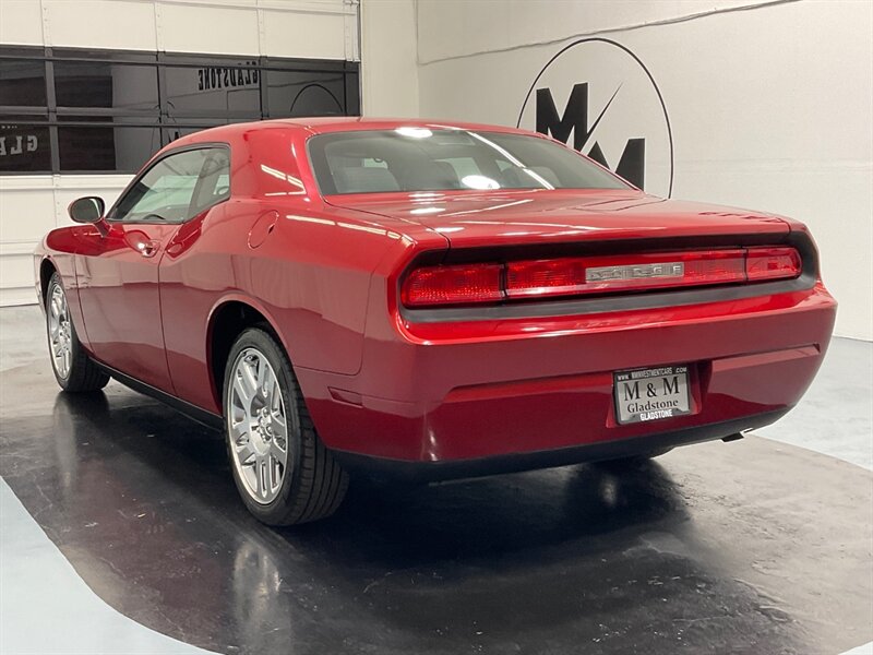 2010 Dodge Challenger SE Coupe 2Dr / 3.5L V6 HO / Excel Cond   - Photo 9 - Gladstone, OR 97027