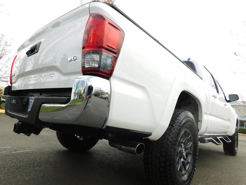 2018 Toyota Tacoma SR5 V6 4X4 / LONG BED /LIFTED / LOW MILES   - Photo 12 - Portland, OR 97217