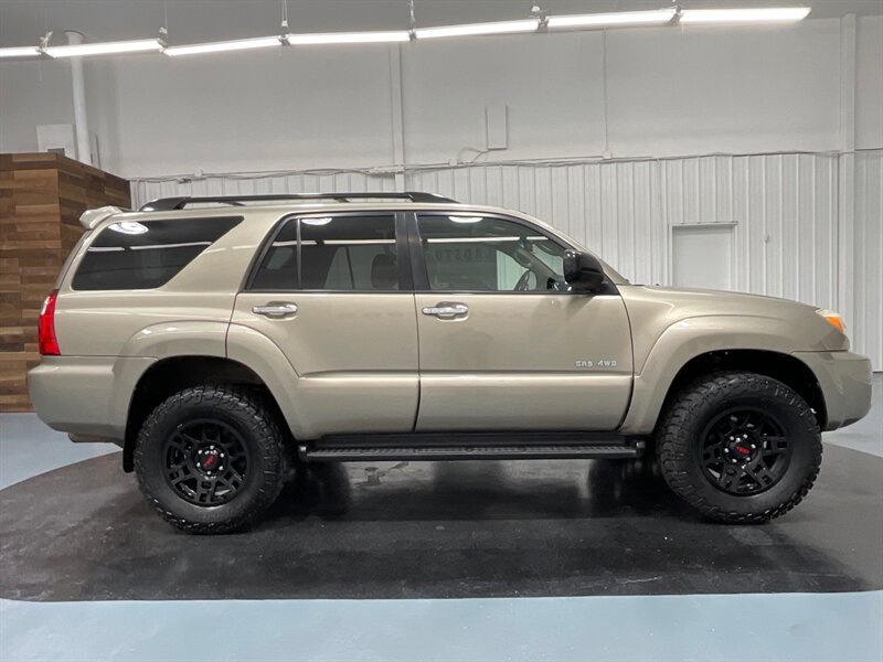 2007 Toyota 4Runner SR5 4X4 / 4.0L V6 / TRD WHEELS / Sunroof  / LOCAL NO RUST - Photo 4 - Gladstone, OR 97027