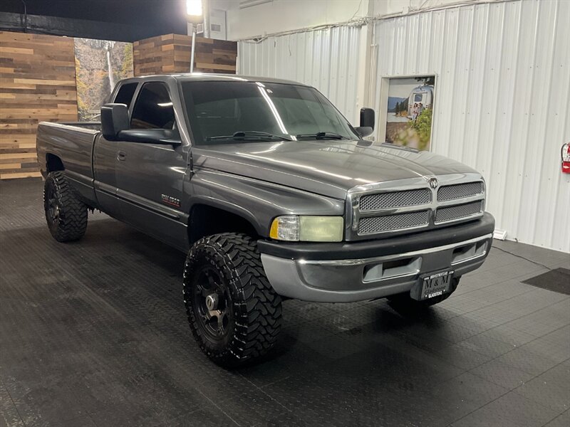 2002 Dodge Ram 2500 SLT Laramie 4X4 / 5.   - Photo 2 - Gladstone, OR 97027