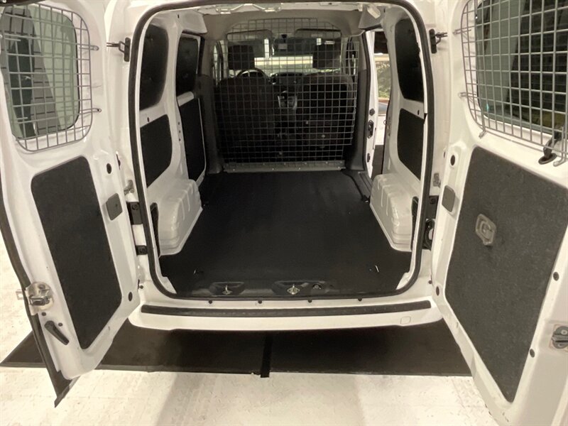 2017 Nissan NV 200 SV Cargo Van / 4Cyl / Tech Pkg / 45K MILES  /Navigation & Backup Camera - Photo 9 - Gladstone, OR 97027