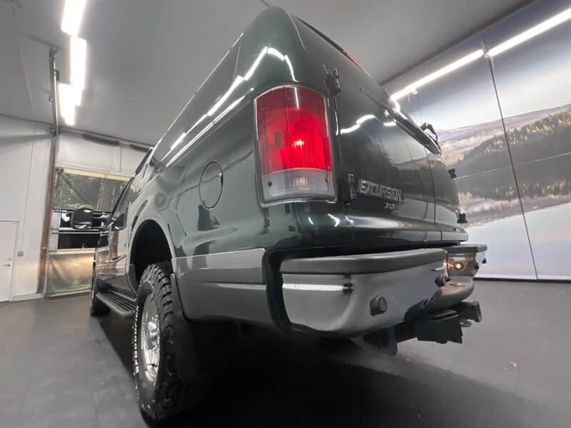 2005 Ford Excursion XLT 4X4 / 6.8L V10 /   - Photo 12 - Gladstone, OR 97027