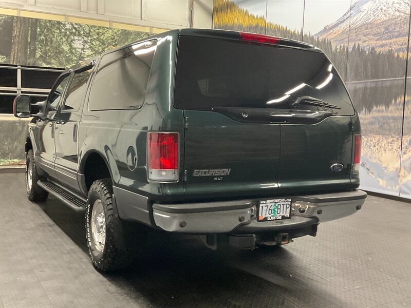 2005 Ford Excursion XLT 4X4 / 6.8L V10 /   - Photo 8 - Gladstone, OR 97027