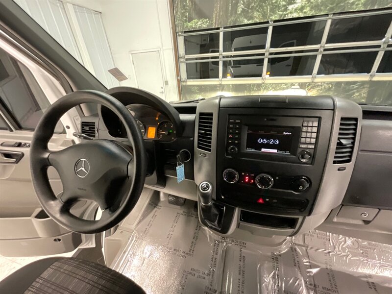 2015 Mercedes-Benz Sprinter 2500 CARGO VAN / 2.1L 4Cyl DIESEL / HIGHROOF  / 1-OWNER LOCAL VAN / Navigation & Backup Camera / 170 " WB & HIGHROOF - Photo 19 - Gladstone, OR 97027