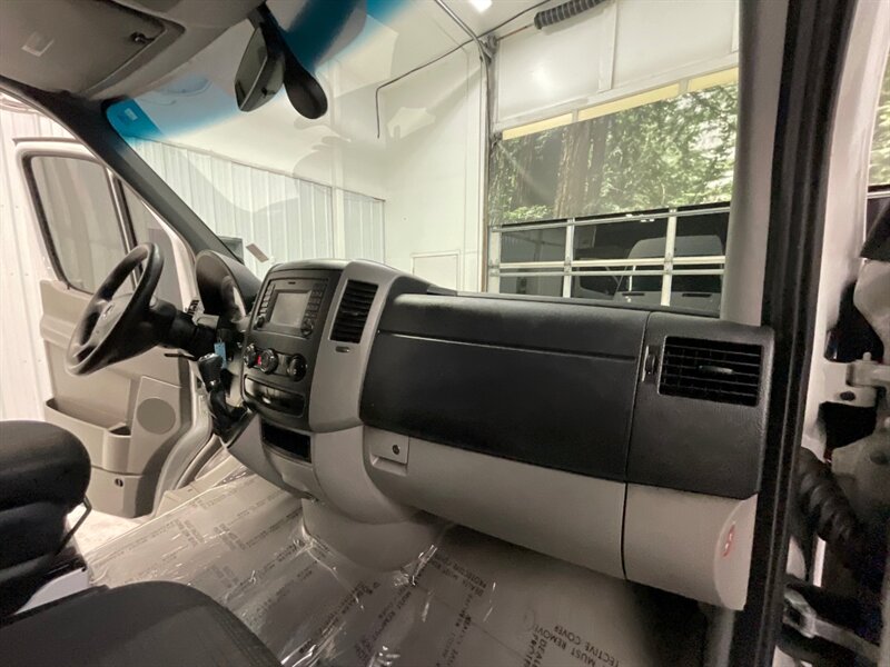 2015 Mercedes-Benz Sprinter 2500 CARGO VAN / 2.1L 4Cyl DIESEL / HIGHROOF  / 1-OWNER LOCAL VAN / Navigation & Backup Camera / 170 " WB & HIGHROOF - Photo 17 - Gladstone, OR 97027