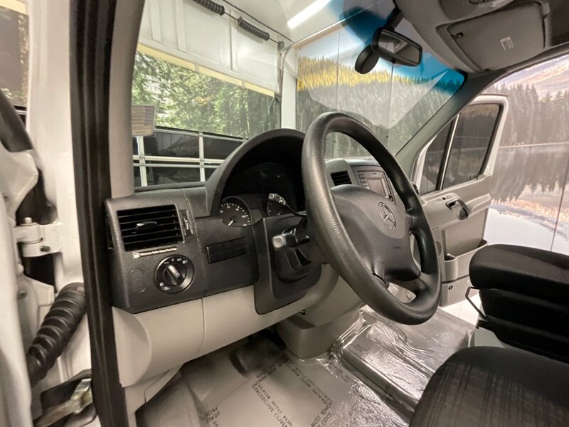 2015 Mercedes-Benz Sprinter 2500 CARGO VAN / 2.1L 4Cyl DIESEL / HIGHROOF  / 1-OWNER LOCAL VAN / Navigation & Backup Camera / 170 " WB & HIGHROOF - Photo 33 - Gladstone, OR 97027