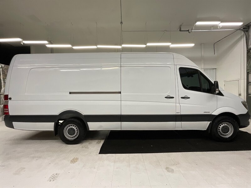 2015 Mercedes-Benz Sprinter 2500 CARGO VAN / 2.1L 4Cyl DIESEL / HIGHROOF  / 1-OWNER LOCAL VAN / Navigation & Backup Camera / 170 " WB & HIGHROOF - Photo 4 - Gladstone, OR 97027