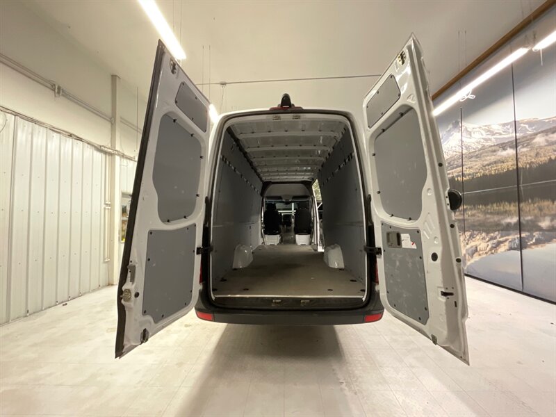 2015 Mercedes-Benz Sprinter 2500 CARGO VAN / 2.1L 4Cyl DIESEL / HIGHROOF  / 1-OWNER LOCAL VAN / Navigation & Backup Camera / 170 " WB & HIGHROOF - Photo 9 - Gladstone, OR 97027