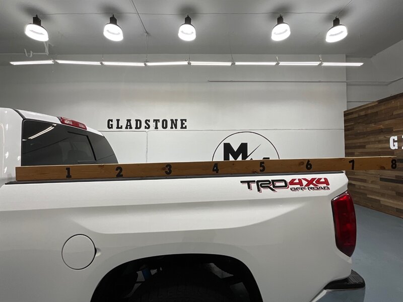 2015 Toyota Tundra Limited 4X4 / CREW CAB / LEATHER / NAV / BACKUP  / LOCAL RUST FREE - Photo 11 - Gladstone, OR 97027