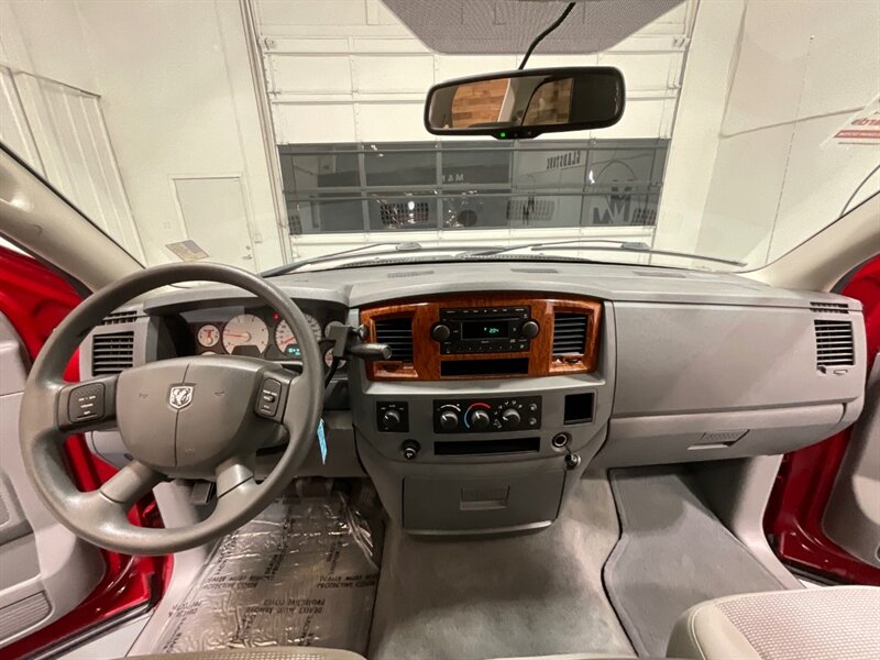 2006 Dodge Ram 3500 SLT 4X4 / 5.9L DIESEL /36K MILES / 1-OWNER / DUALLY 1-TON / Rear Airbags / Sunroof / ZERO RUST - Photo 43 - Gladstone, OR 97027
