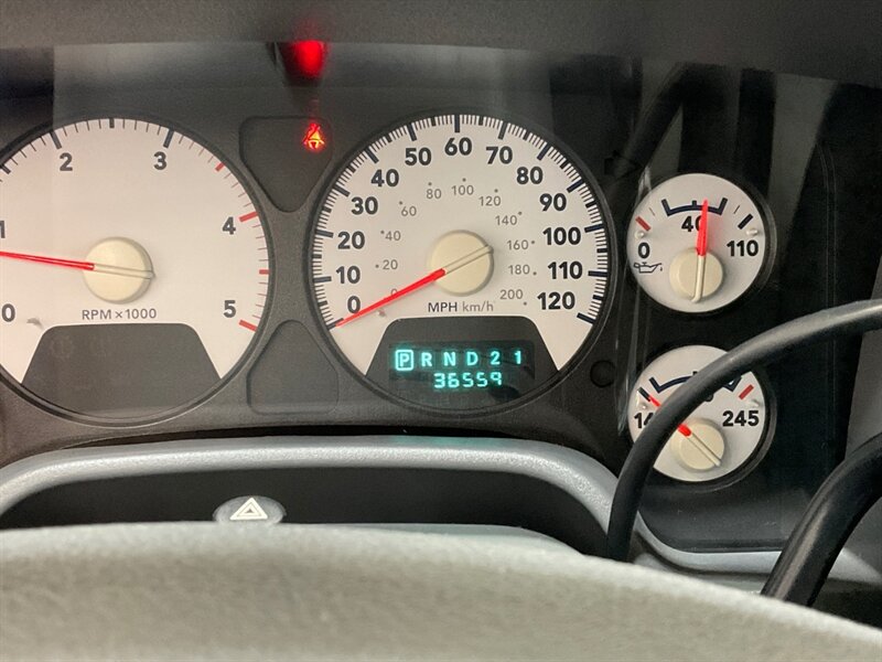 2006 Dodge Ram 3500 SLT 4X4 / 5.9L DIESEL /36K MILES / 1-OWNER / DUALLY 1-TON / Rear Airbags / Sunroof / ZERO RUST - Photo 51 - Gladstone, OR 97027