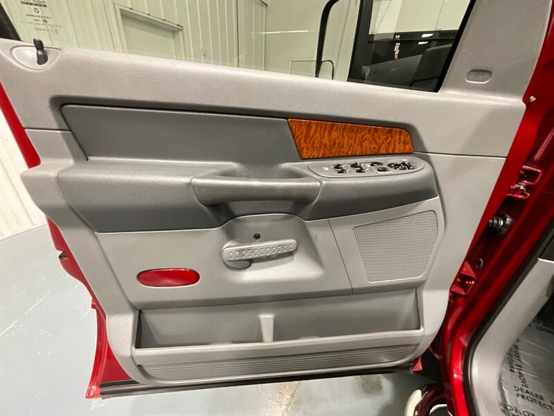 2006 Dodge Ram 3500 SLT 4X4 / 5.9L DIESEL /36K MILES / 1-OWNER / DUALLY 1-TON / Rear Airbags / Sunroof / ZERO RUST - Photo 33 - Gladstone, OR 97027