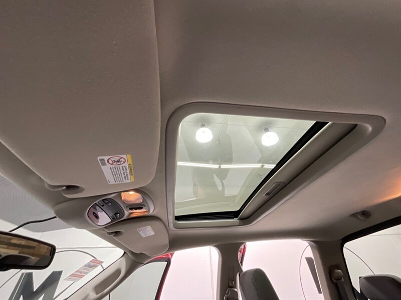 2006 Dodge Ram 3500 SLT 4X4 / 5.9L DIESEL /36K MILES / 1-OWNER / DUALLY 1-TON / Rear Airbags / Sunroof / ZERO RUST - Photo 17 - Gladstone, OR 97027