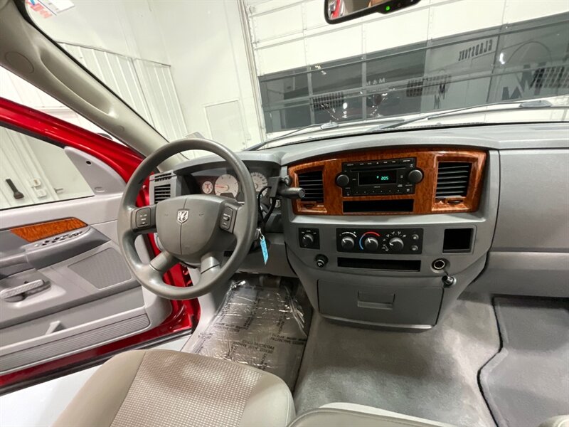 2006 Dodge Ram 3500 SLT 4X4 / 5.9L DIESEL /36K MILES / 1-OWNER / DUALLY 1-TON / Rear Airbags / Sunroof / ZERO RUST - Photo 15 - Gladstone, OR 97027