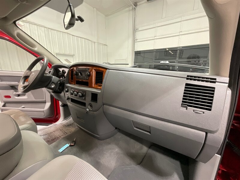 2006 Dodge Ram 3500 SLT 4X4 / 5.9L DIESEL /36K MILES / 1-OWNER / DUALLY 1-TON / Rear Airbags / Sunroof / ZERO RUST - Photo 35 - Gladstone, OR 97027