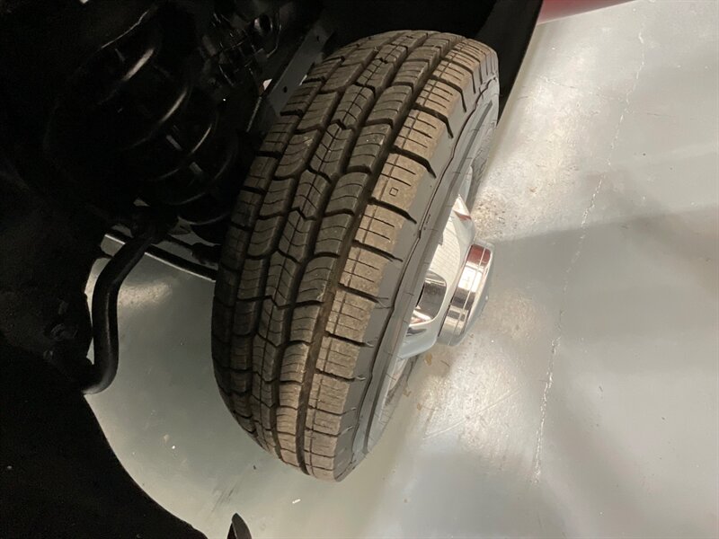 2006 Dodge Ram 3500 SLT 4X4 / 5.9L DIESEL /36K MILES / 1-OWNER / DUALLY 1-TON / Rear Airbags / Sunroof / ZERO RUST - Photo 23 - Gladstone, OR 97027