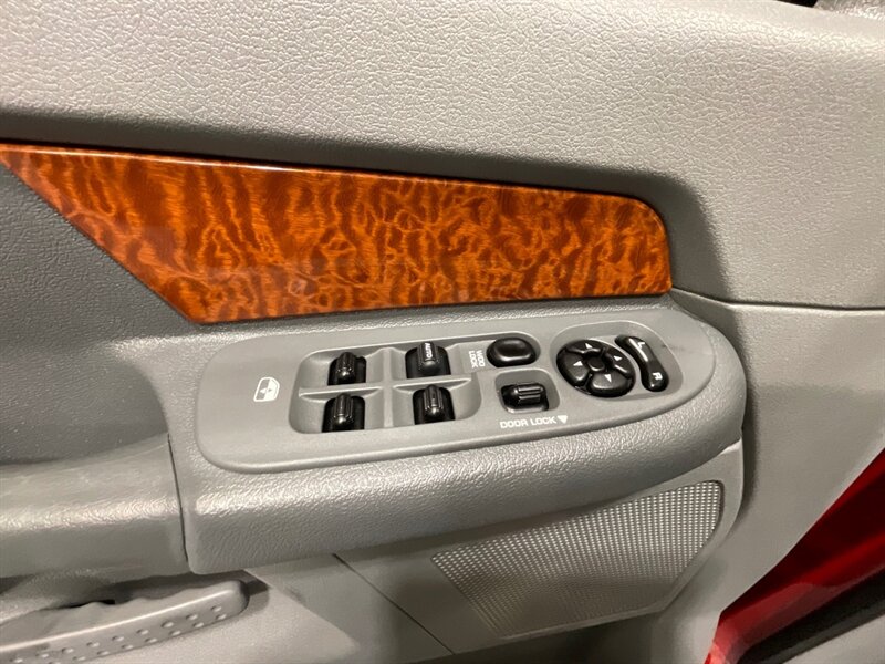 2006 Dodge Ram 3500 SLT 4X4 / 5.9L DIESEL /36K MILES / 1-OWNER / DUALLY 1-TON / Rear Airbags / Sunroof / ZERO RUST - Photo 41 - Gladstone, OR 97027