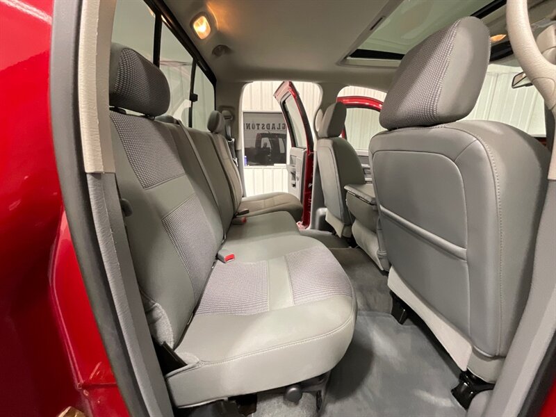 2006 Dodge Ram 3500 SLT 4X4 / 5.9L DIESEL /36K MILES / 1-OWNER / DUALLY 1-TON / Rear Airbags / Sunroof / ZERO RUST - Photo 13 - Gladstone, OR 97027