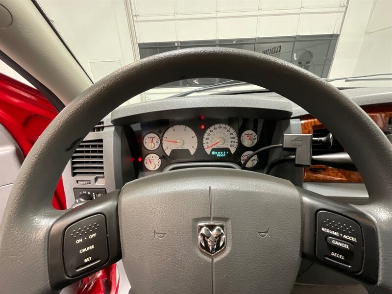 2006 Dodge Ram 3500 SLT 4X4 / 5.9L DIESEL /36K MILES / 1-OWNER / DUALLY 1-TON / Rear Airbags / Sunroof / ZERO RUST - Photo 44 - Gladstone, OR 97027