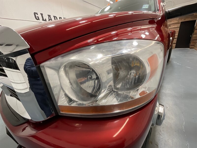 2006 Dodge Ram 3500 SLT 4X4 / 5.9L DIESEL /36K MILES / 1-OWNER / DUALLY 1-TON / Rear Airbags / Sunroof / ZERO RUST - Photo 26 - Gladstone, OR 97027