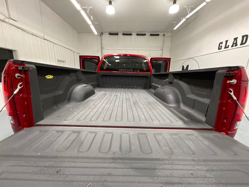 2006 Dodge Ram 3500 SLT 4X4 / 5.9L DIESEL /36K MILES / 1-OWNER / DUALLY 1-TON / Rear Airbags / Sunroof / ZERO RUST - Photo 10 - Gladstone, OR 97027