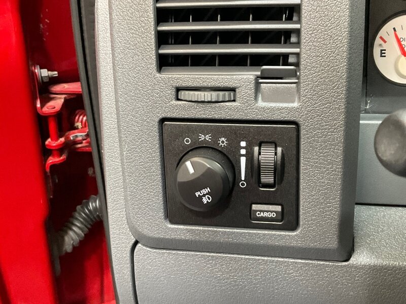 2006 Dodge Ram 3500 SLT 4X4 / 5.9L DIESEL /36K MILES / 1-OWNER / DUALLY 1-TON / Rear Airbags / Sunroof / ZERO RUST - Photo 42 - Gladstone, OR 97027