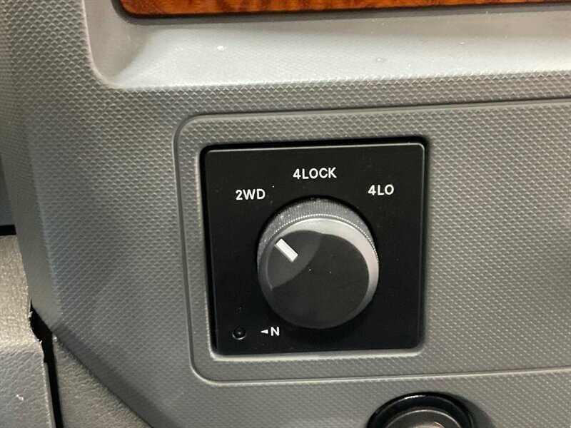 2006 Dodge Ram 3500 SLT 4X4 / 5.9L DIESEL /36K MILES / 1-OWNER / DUALLY 1-TON / Rear Airbags / Sunroof / ZERO RUST - Photo 18 - Gladstone, OR 97027