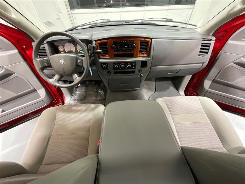2006 Dodge Ram 3500 SLT 4X4 / 5.9L DIESEL /36K MILES / 1-OWNER / DUALLY 1-TON / Rear Airbags / Sunroof / ZERO RUST - Photo 37 - Gladstone, OR 97027