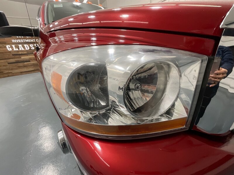 2006 Dodge Ram 3500 SLT 4X4 / 5.9L DIESEL /36K MILES / 1-OWNER / DUALLY 1-TON / Rear Airbags / Sunroof / ZERO RUST - Photo 27 - Gladstone, OR 97027