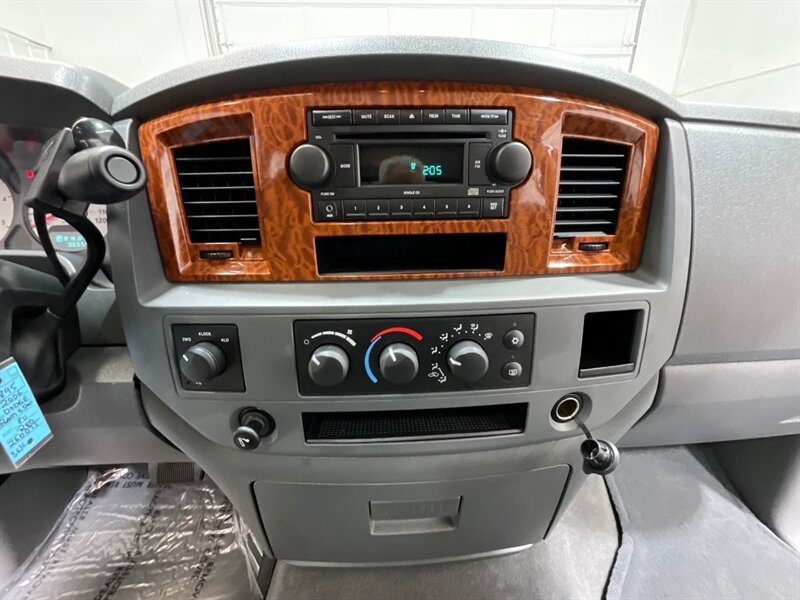 2006 Dodge Ram 3500 SLT 4X4 / 5.9L DIESEL /36K MILES / 1-OWNER / DUALLY 1-TON / Rear Airbags / Sunroof / ZERO RUST - Photo 16 - Gladstone, OR 97027
