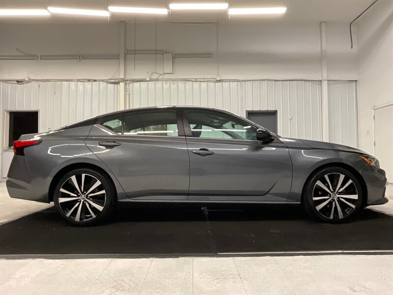 2019 Nissan Altima 2.5 SR Sedan / Backup Camera / Excel Cond   - Photo 4 - Gladstone, OR 97027