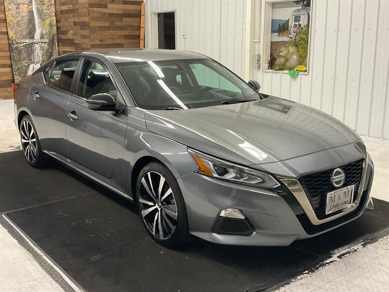 2019 Nissan Altima 2.5 SR Sedan / Backup Camera / Excel Cond   - Photo 2 - Gladstone, OR 97027