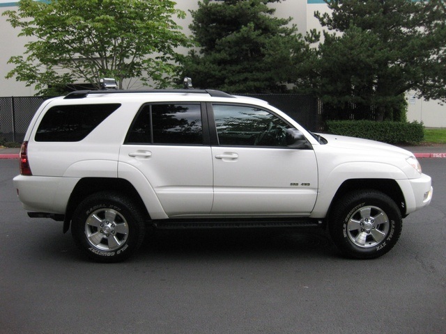 2004 Toyota 4Runner SR5 4x4 V6 4.0 Liter / Differential Locks / LIFTED