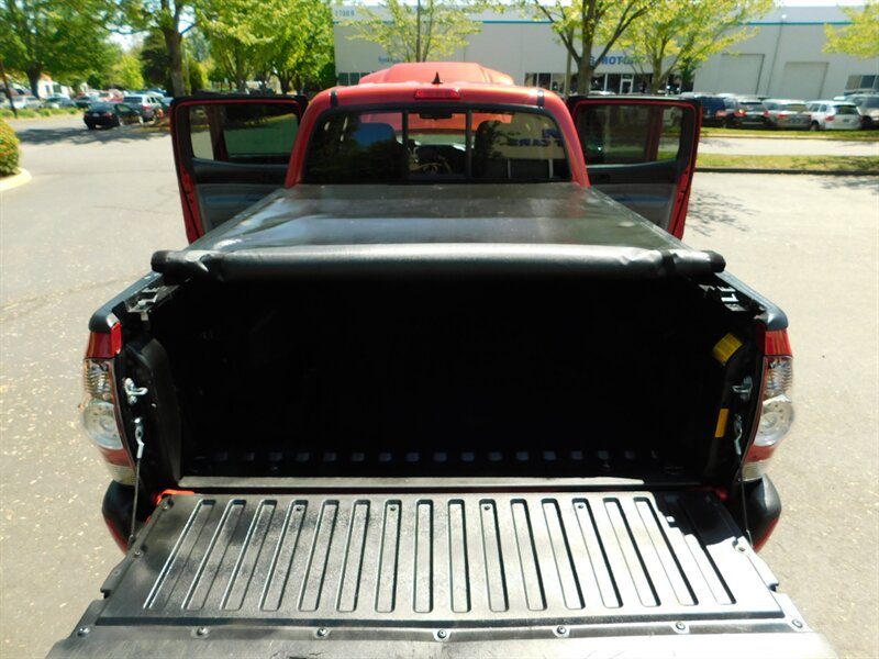 2015 Toyota Tacoma SR5 TRD Sport / 4x4 / LB / 1 OWNER / LIFTED LIFTED   - Photo 22 - Portland, OR 97217