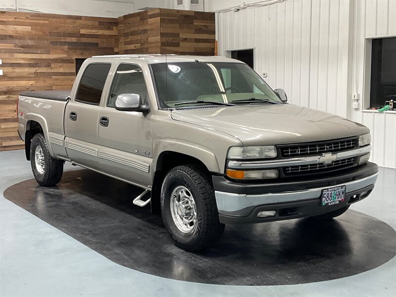 2002 Chevrolet Silverado 1500 LS Crew Cab 4X4 / 6.0L V8 /LOCAL TRUCK/ HEAVY DUTY  / ZERO RUST - Photo 2 - Gladstone, OR 97027