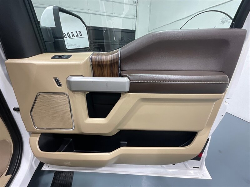 2018 Ford F-150 Lariat 4X4 / 3.5L 6Cyl ECOBOOST /LEVELED NEW TIRES / ZERO RUST / BLIS W/TRAILER TOW MONITORING/REMOTE START SYSTEM/TRAILER TOW PACKAGE /Navi & Backup Camera - Photo 34 - Gladstone, OR 97027