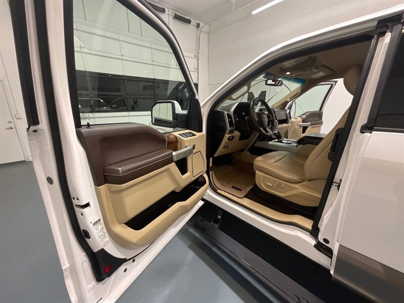 2018 Ford F-150 Lariat 4X4 / 3.5L 6Cyl ECOBOOST /LEVELED NEW TIRES / ZERO RUST / BLIS W/TRAILER TOW MONITORING/REMOTE START SYSTEM/TRAILER TOW PACKAGE /Navi & Backup Camera - Photo 32 - Gladstone, OR 97027