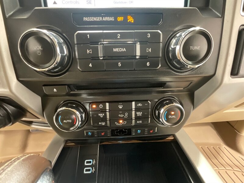 2018 Ford F-150 Lariat 4X4 / 3.5L 6Cyl ECOBOOST /LEVELED NEW TIRES / ZERO RUST / BLIS W/TRAILER TOW MONITORING/REMOTE START SYSTEM/TRAILER TOW PACKAGE /Navi & Backup Camera - Photo 19 - Gladstone, OR 97027