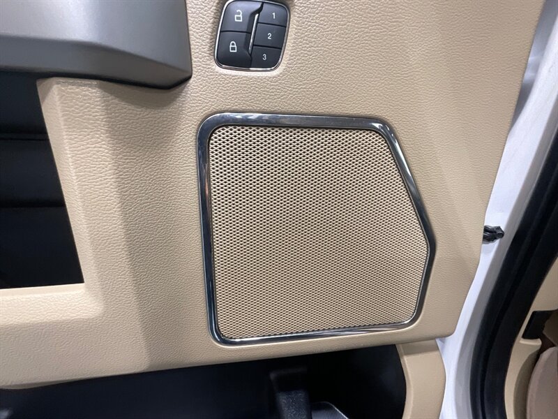 2018 Ford F-150 Lariat 4X4 / 3.5L 6Cyl ECOBOOST /LEVELED NEW TIRES / ZERO RUST / BLIS W/TRAILER TOW MONITORING/REMOTE START SYSTEM/TRAILER TOW PACKAGE /Navi & Backup Camera - Photo 45 - Gladstone, OR 97027