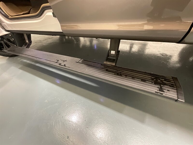 2018 Ford F-150 Lariat 4X4 / 3.5L 6Cyl ECOBOOST /LEVELED NEW TIRES / ZERO RUST / BLIS W/TRAILER TOW MONITORING/REMOTE START SYSTEM/TRAILER TOW PACKAGE /Navi & Backup Camera - Photo 22 - Gladstone, OR 97027