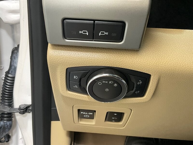 2018 Ford F-150 Lariat 4X4 / 3.5L 6Cyl ECOBOOST /LEVELED NEW TIRES / ZERO RUST / BLIS W/TRAILER TOW MONITORING/REMOTE START SYSTEM/TRAILER TOW PACKAGE /Navi & Backup Camera - Photo 20 - Gladstone, OR 97027