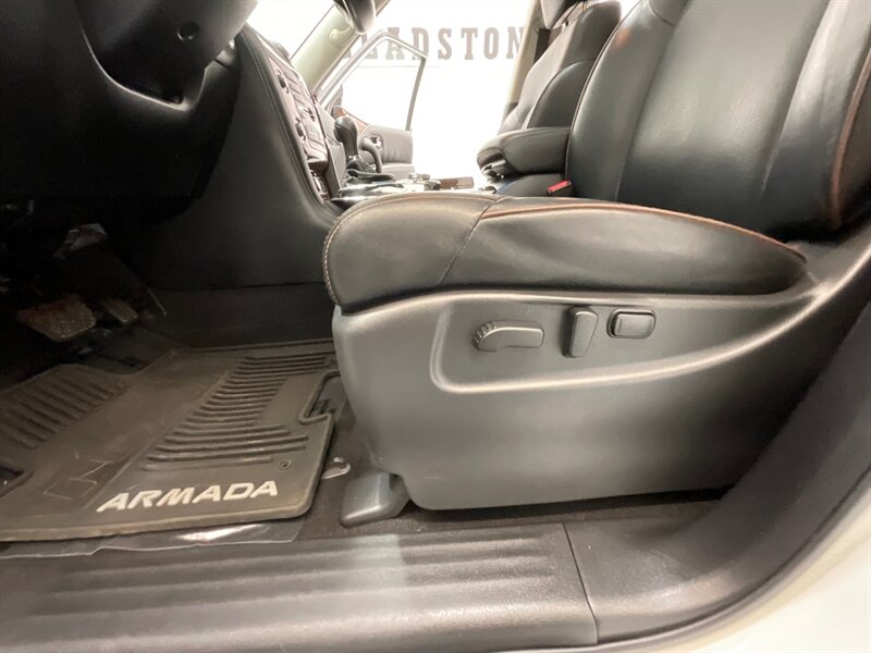 2017 Nissan Armada SL 4X4 / 5.6L V8 / Leather / 3rd row / 1-OWNER   - Photo 39 - Gladstone, OR 97027