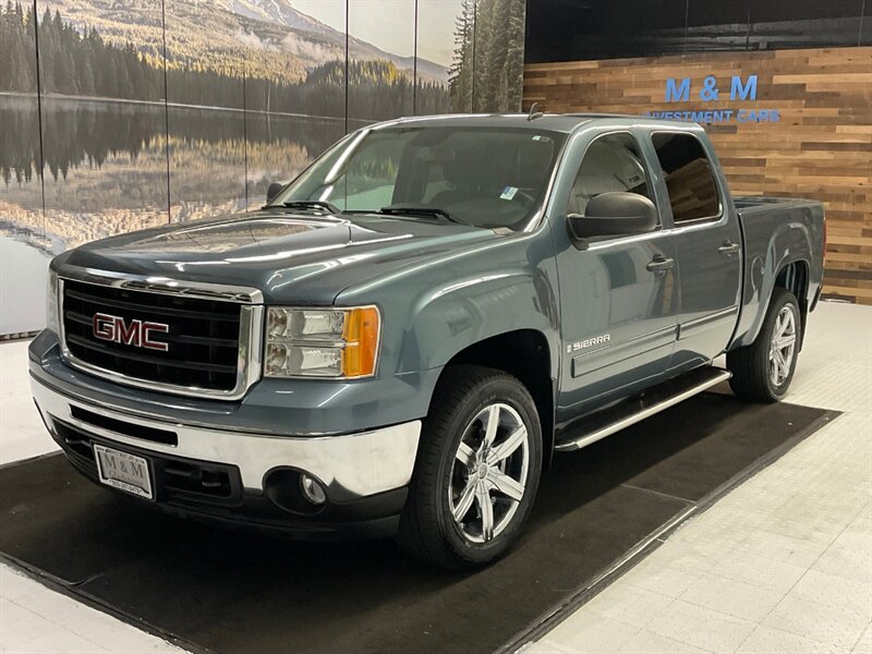 2009 GMC Sierra 1500 SLE Crew Cab 4X4 / 5.3L V8 / LOCAL OREGON TRUCK  / RUST FREE / Only 123,000 MILES - Photo 1 - Gladstone, OR 97027